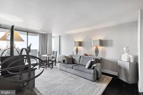 22430 W Rittenhouse Sq #708, Philadelphia, PA 19103
