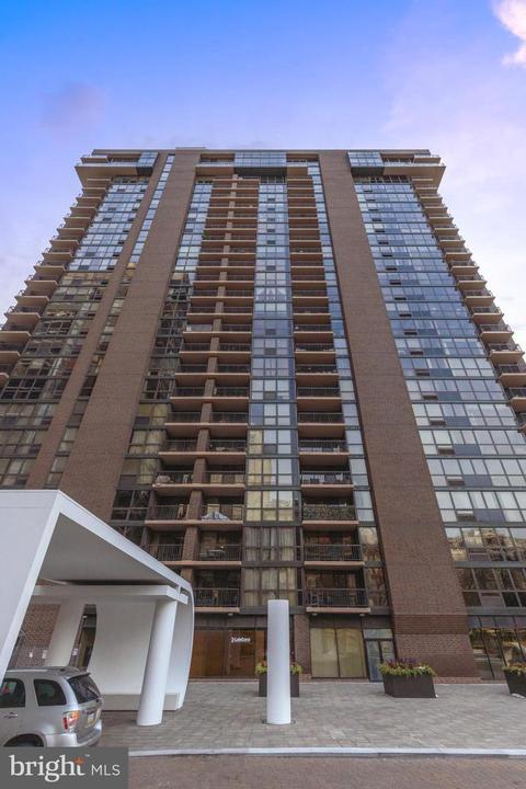 241 S 6th St #412G, Philadelphia, PA 19106