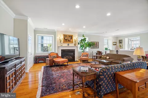 619 Catharine St #C, Philadelphia, PA 19147
