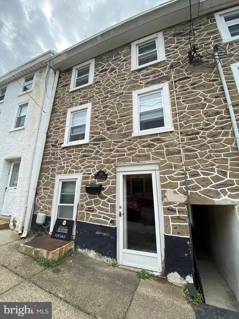 133 Levering St, Philadelphia, PA 19127