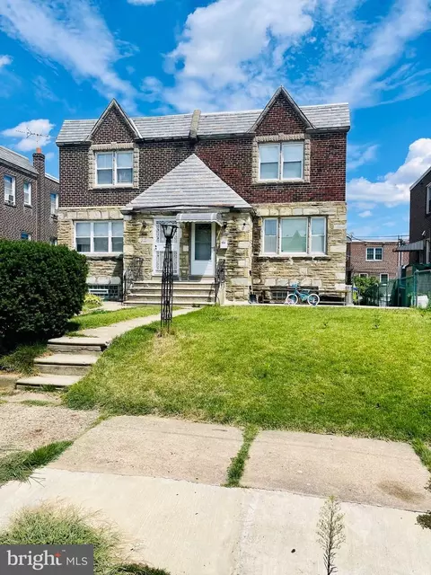 2023 Oakmont St, Philadelphia, PA 19152