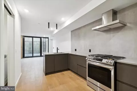 1431 Fitzwater St #1, Philadelphia, PA 19146