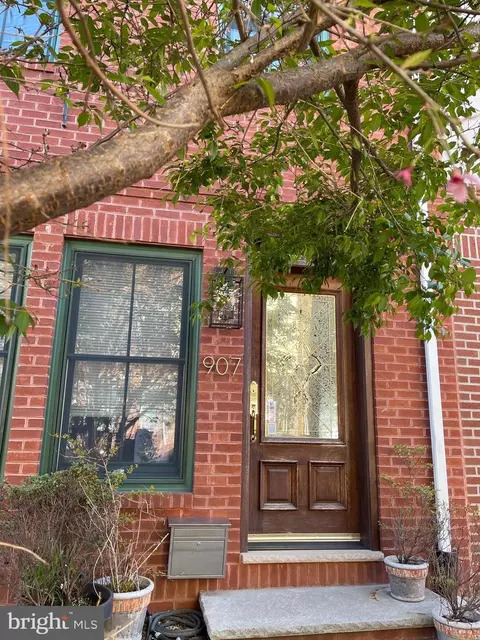 907 S 10th St, Philadelphia, PA 19147