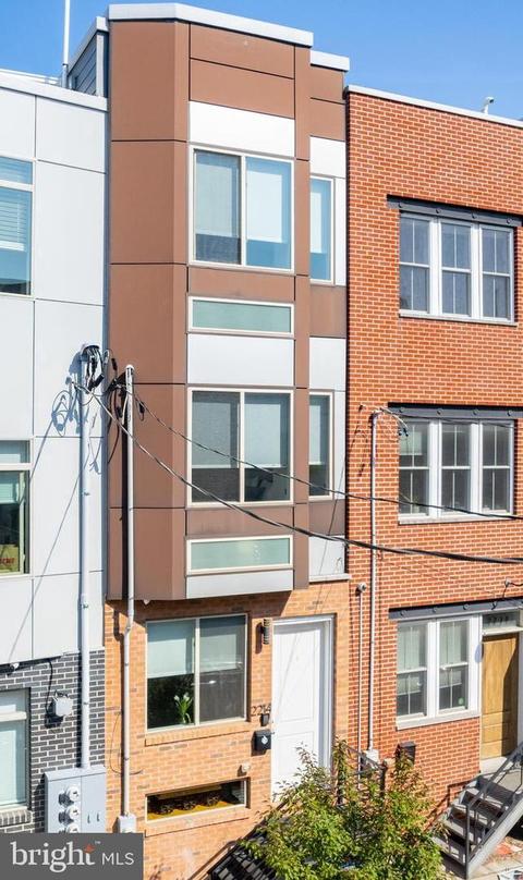 2214 Amber St, Philadelphia, PA 19125