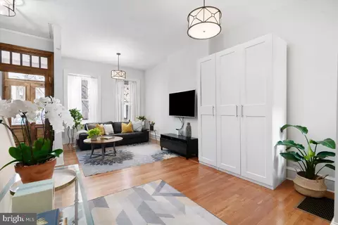 516 Reed St, Philadelphia, PA 19147