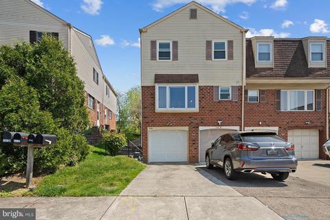 9341 Banes St #B, Philadelphia, PA 19115