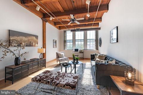 301 Race St #322, Philadelphia, PA 19106