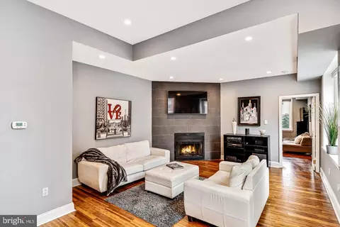 30608 S 13th St #5, Philadelphia, PA 19107