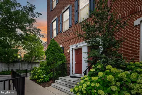 101 Commodore Ct, Philadelphia, PA 19146