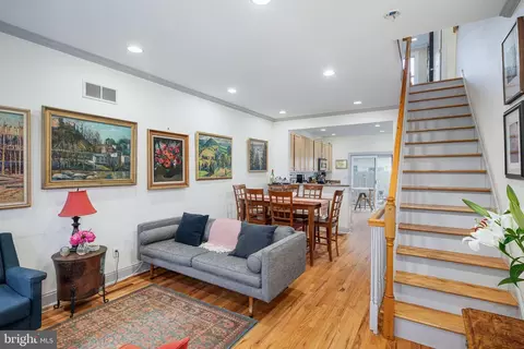 722 Shirley St, Philadelphia, PA 19130