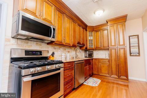 9226 Ditman St, Philadelphia, PA 19114
