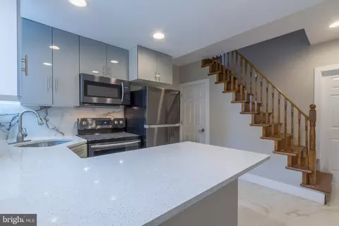 4516 Hedge St, Philadelphia, PA 19124