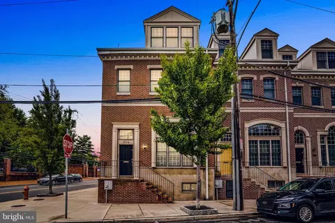 854 S Swanson St, Philadelphia, PA 19147