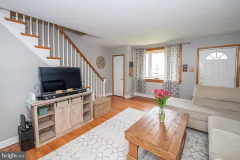 2027 Fuller St, Philadelphia, PA 19152