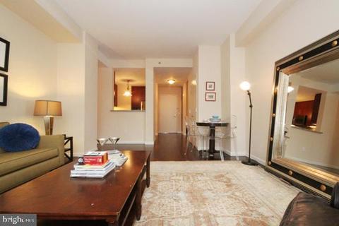 1425 Locust St #9F, Philadelphia, PA 19102