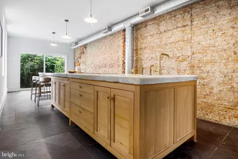 2164 E York St, Philadelphia, PA 19125