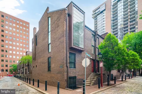 14 Saint James Ct, Philadelphia, PA 19106