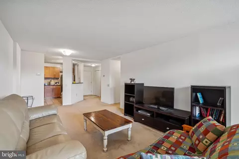241 S 6th St #410E, Philadelphia, PA 19106
