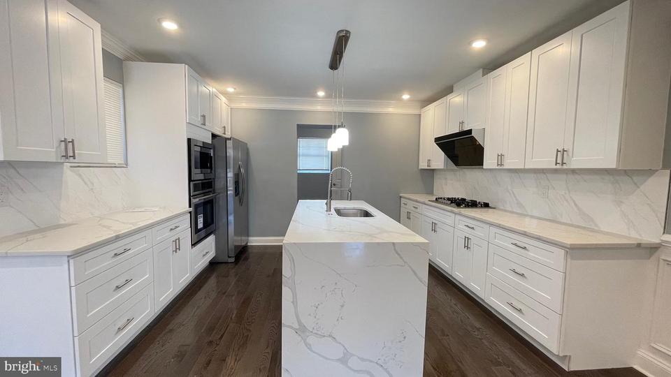  567 Martin St, Philadelphia, PA 19128 photo 12