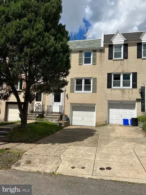 9257 Angus Pl, Philadelphia, PA 19114