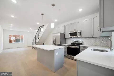 2517 Manton St, Philadelphia, PA 19146