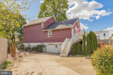 9222 Edmund St, Philadelphia, PA 19114