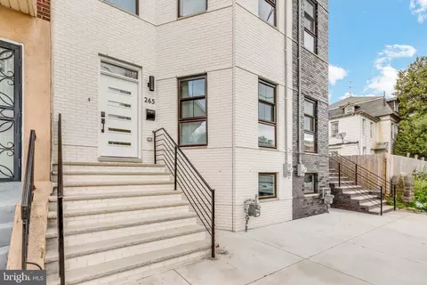 265 E Slocum St, Philadelphia, PA 19119