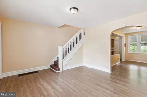 2610 S 61st St, Philadelphia, PA 19142