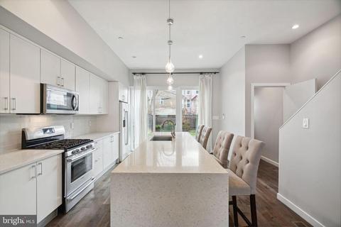 949 N 6th St, Philadelphia, PA 19123