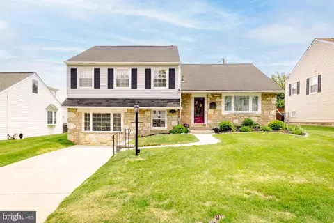 2809 Hargrave St, Philadelphia, PA 19136