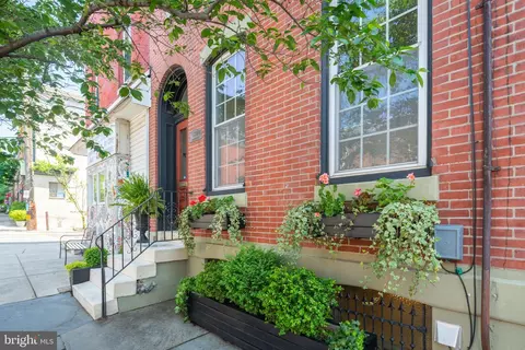 2602 Brown St, Philadelphia, PA 19130