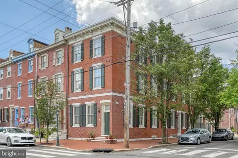 104 Queen St, Philadelphia, PA 19147