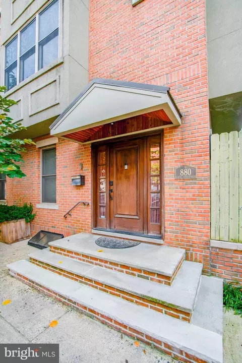 880 N 20th St, Philadelphia, PA 19130