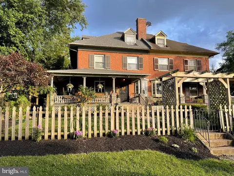 6384 Sherwood Rd, Philadelphia, PA 19151