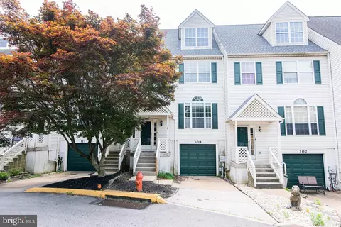 309 Sage Ln, Philadelphia, PA 19128