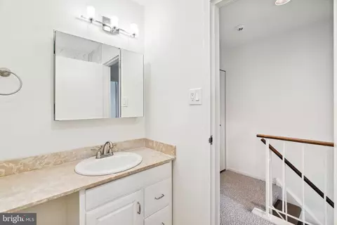 29 Hamilton Cir, Philadelphia, PA 19130