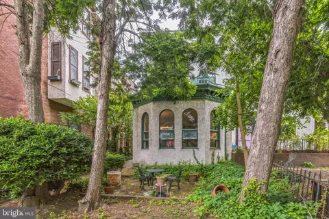 2307 Green St, Philadelphia, PA 19130