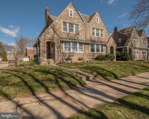 707 Glenview St, Philadelphia, PA 19111