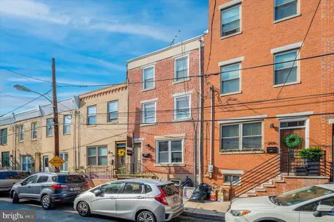 211 Mountain St, Philadelphia, PA 19148