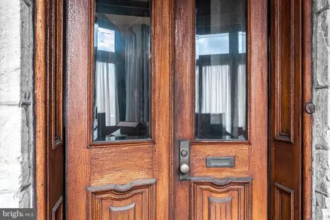 4666 Penn St, Philadelphia, PA 19124