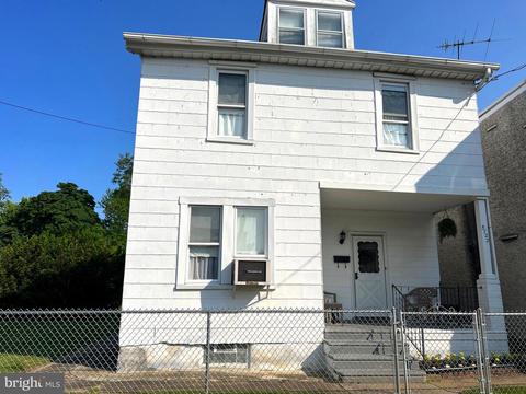 5722 Walker St, Philadelphia, PA 19135