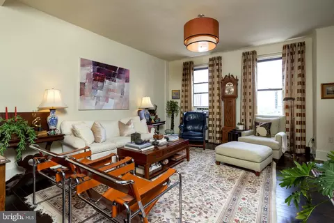 250 S 13th St #7F, Philadelphia, PA 19107
