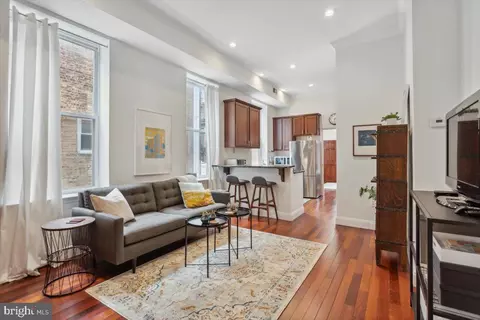 2043 Walnut St #4, Philadelphia, PA 19103