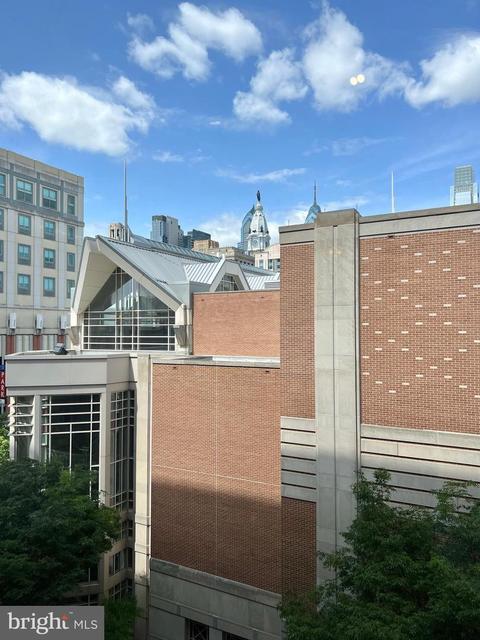 1027 Arch St #406, Philadelphia, PA 19107