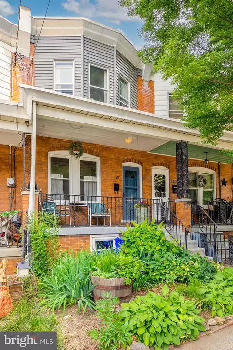 211 Lauriston St, Philadelphia, PA 19128
