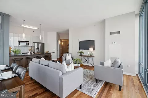 2101 Market St #3907, Philadelphia, PA 19103