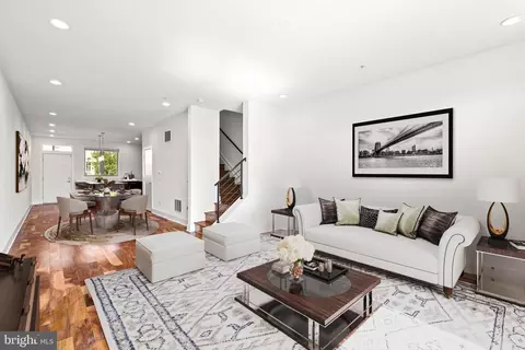 740 S Columbus Blvd #61, Philadelphia, PA 19147