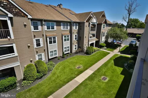 73304 Delaire Landing Rd #304, Philadelphia, PA 19114