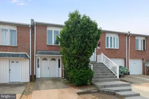 12727 Verda Dr, Philadelphia, PA 19154