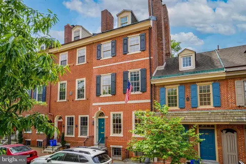126 Delancey St, Philadelphia, PA 19106